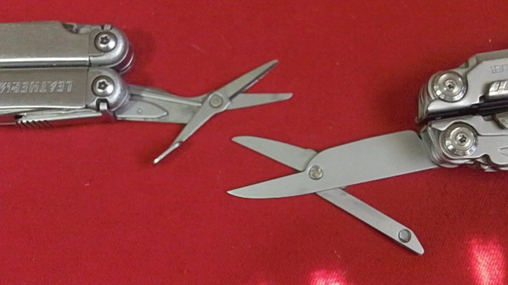Gerber Flik VS Leatherman Wave (2004 + model) Pic Heavy